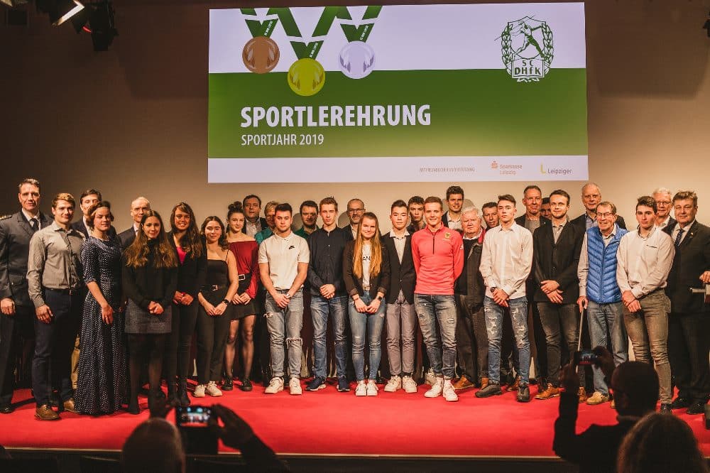 Gruppenbild von der letztjährigen Sportlerehrung im Mediencampus „Villa Ida“. Quelle: SC DHfK Leipzig