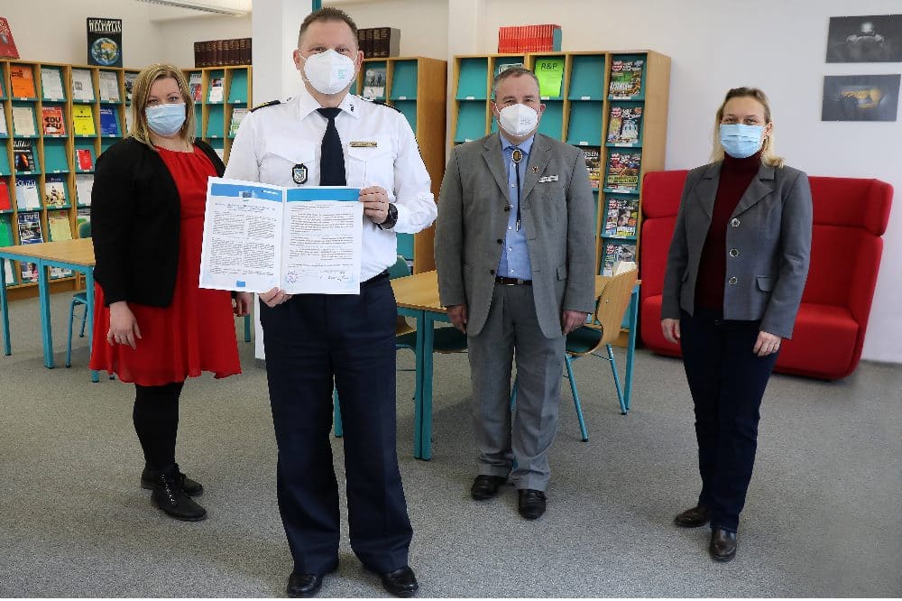 Gruppenbild der beteiligten Personen © Hochschule der Sächsischen Polizei (FH)/Stabsstelle Kommunikation