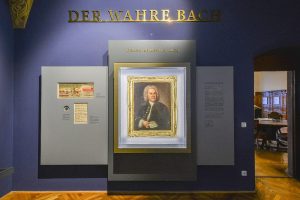 Porträtgemälde „Johann Sebastian Bach“ von Elias Haussmann von 1746 in der ständigen Ausstellung im Alten Rathaus des Stadtgeschichtlichen Museums Leipzig © SGM, Foto Markus Scholz