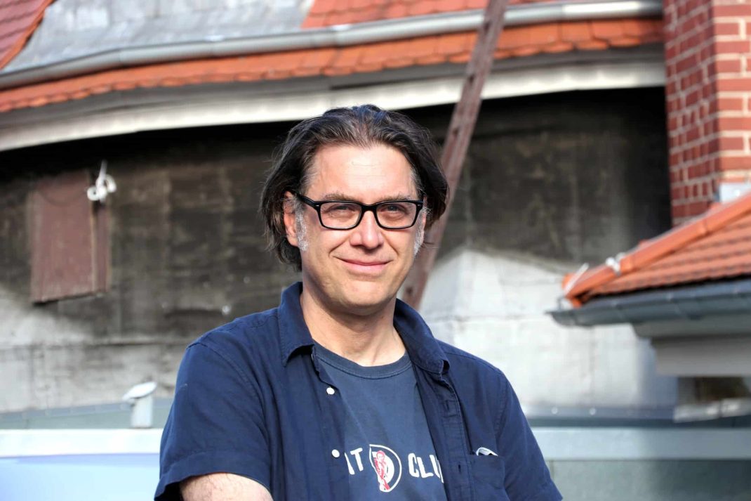 (Noch) gelassen durch die Krise: Jörg Folta, Betreiber des Felsenkellers. Foto: LZ