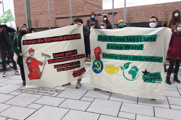 Bei der Preisverleihung für leere Versprechen vor dem Neuen Rathaus. Foto: LZ