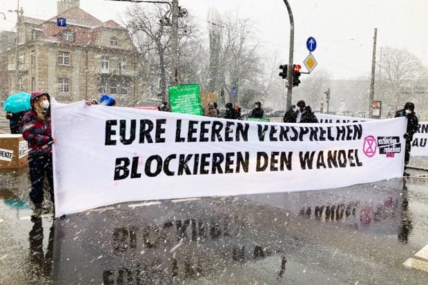 Klimaprotest vorm Neuen Rathaus am 19. März. Foto: LZ