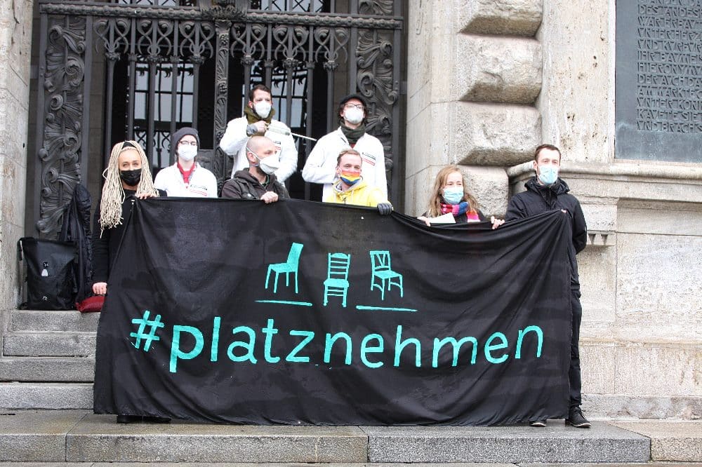 In Vorbereitung auf die "Querdenker"-Demo am 6. März - heute die Open-Air-Pressekonferenz von Leipzig nimmt Platz und weiteren. Foto: LZ
