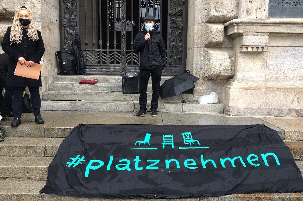Irena Rudolph-Kokot und Henry Lewkowitz bei der Pressekonferenz am 4. März 2021. Foto: LZ