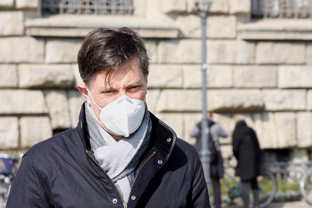 Übergabe Forderungstagel Klimaschutzbündnis Leipzig an Heiko Rosenthal am 24. März 2021 Foto: Sabine Eicker / LZ