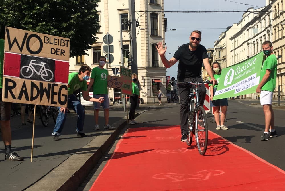 Ökolöwe-Aktion für eine Pop-up-Bikelane am Ranstädter Steinweg 2020. Foto: Ökolöwe