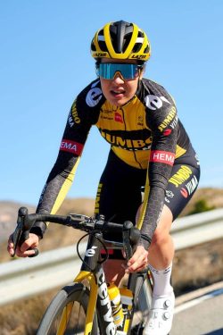 Romy Kasper im Trikot ihres neuen Teams. Foto: Team Jumbo Visma