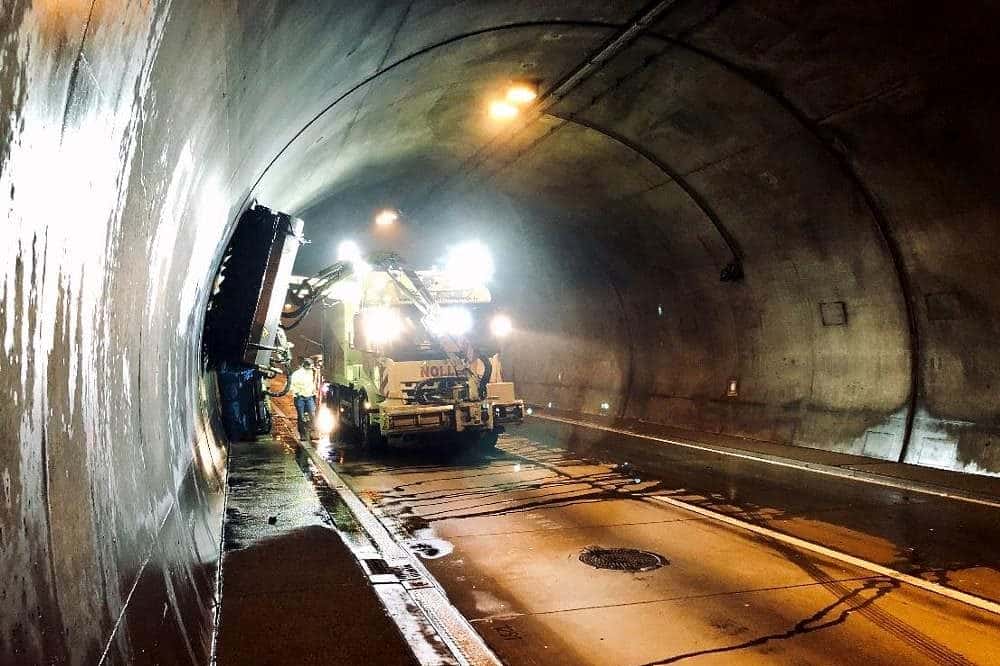 Reinigungsarbeiten im Tunnel Königshainer Berge. Quelle: Autobahn GmbH des Bundes
