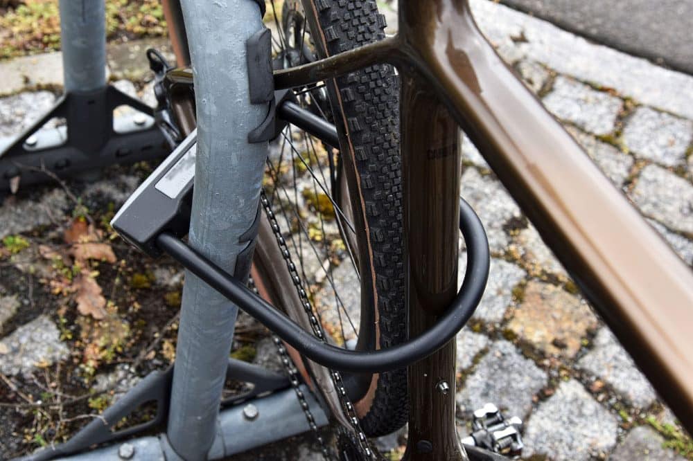 Farrad fest am Fahrradständer anschließen © LKA Sachsen