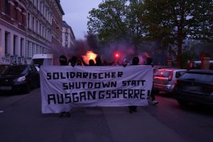 Demo gegen die Ausgangssperren. Foto: Martin Schöler