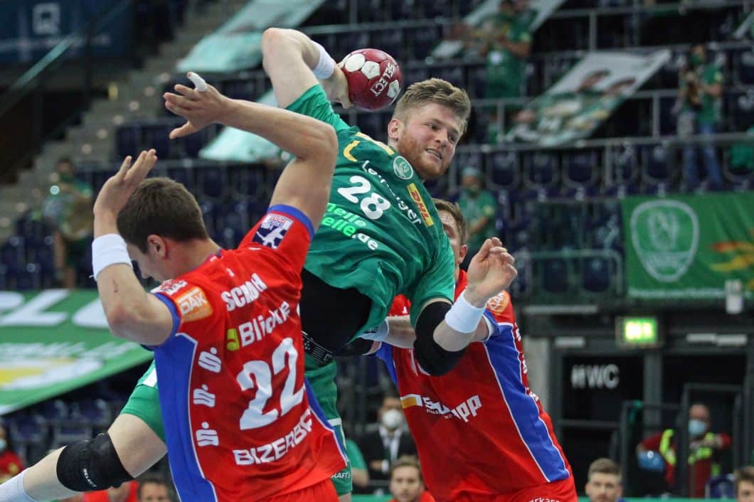 Die SC DHfK-Handballer - hier Maciej Gebala - fanden gegen Balingen-Weilstetten die nötigen Lücken. Foto: Jan Kaefer