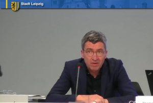 Thomas Dienberg in seiner Stellungnahme zum Grünen-Antrag. Screenshot: LZ