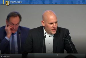 CDU-Stadtrat Falk Dossin in der Rede zum gemeinsamen SPD/CDU-Antrag. Screenshot: LZ