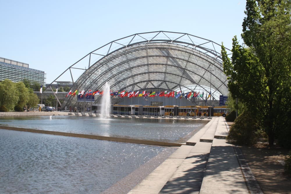 Glashalle der Neuen Messe. Foto: Ralf Julke