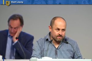 Tobias Peter beim Plädoyer für die Leipziger Auwaldranger. Screenshot: LZ