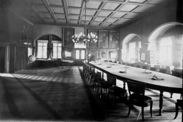 Große Ratsstube nach Süden vor dem Umbau um 1900, Fotograf Hermann Walter, laufende Nr. BB046020. Foto: Stadtgeschichtliches Museum Leipzig