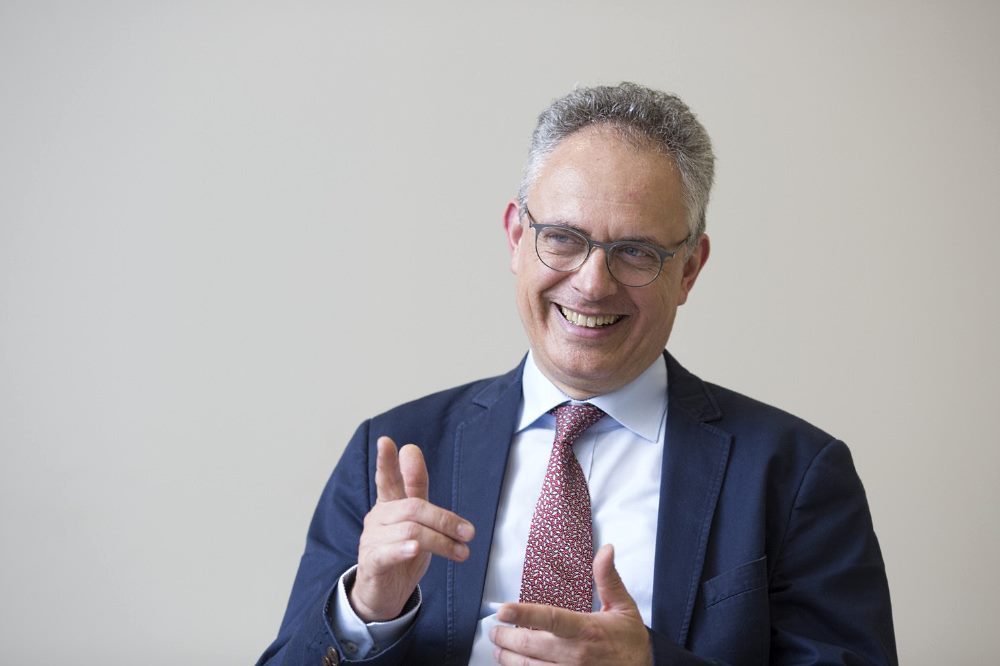 Prof. Joseph Claßen, Direktor der UKL-Neurologie und neuer Vorstand der Deutschen Parkinsongesellschaft, arbeitet an Verfahren, um Bewegungsstörungen durch Hirnstimulation zu verbessern. Foto: Stefan Straube / UKL