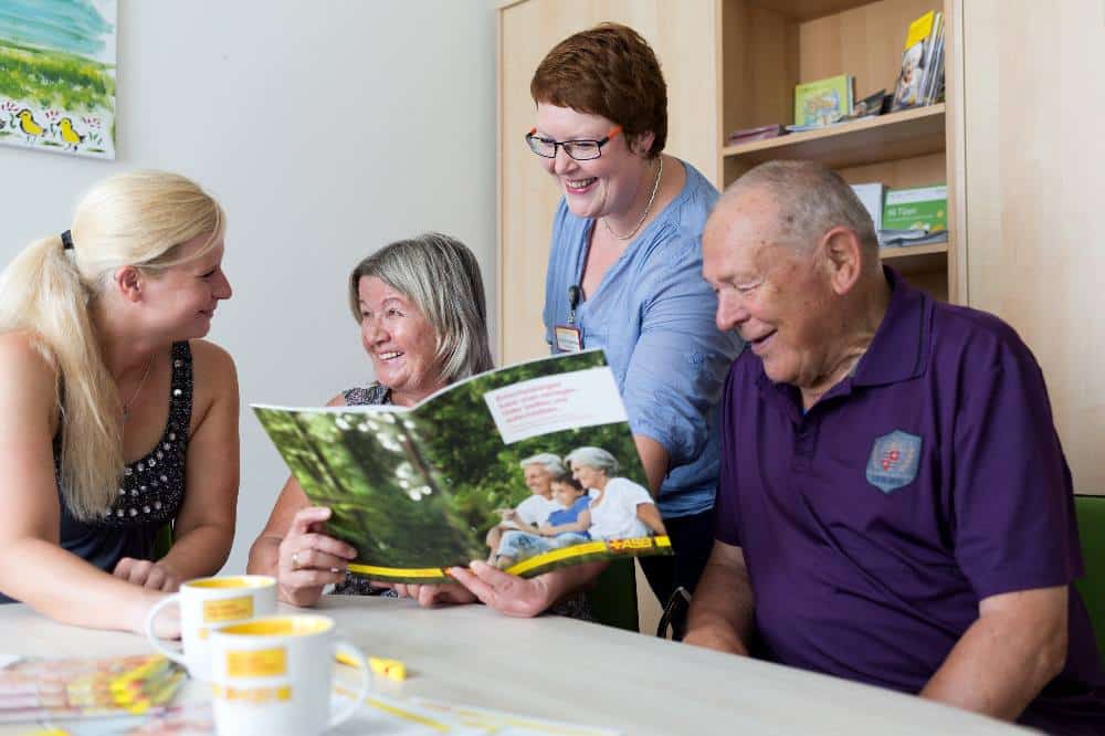 Schwester C. vom ASB RV Leipzig hat die umfangreiche Ausbildung zur Case-Managerin absolviert und berät Betroffene in ihrem Quartier. Quelle: ASB RV Leipzig/ Markus Nowak