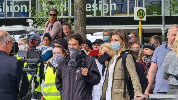 Urteile erstreiten, Filmen, Anführen: Markus Haintz hilft, wo er kann. Foto: LZ/Leon Eisfeld-Mylius