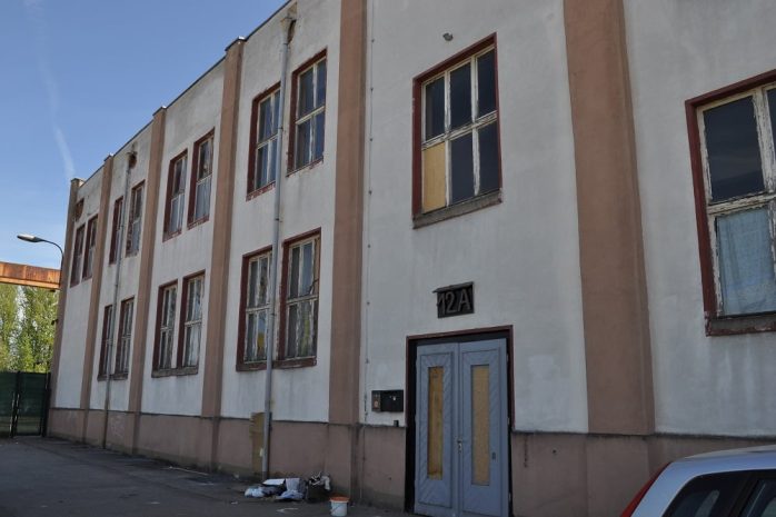 Erster Halt der antifaschistischen Fahrrad-Demo am 9. Mai: die Kamenzer Straße 12. Foto: LZ