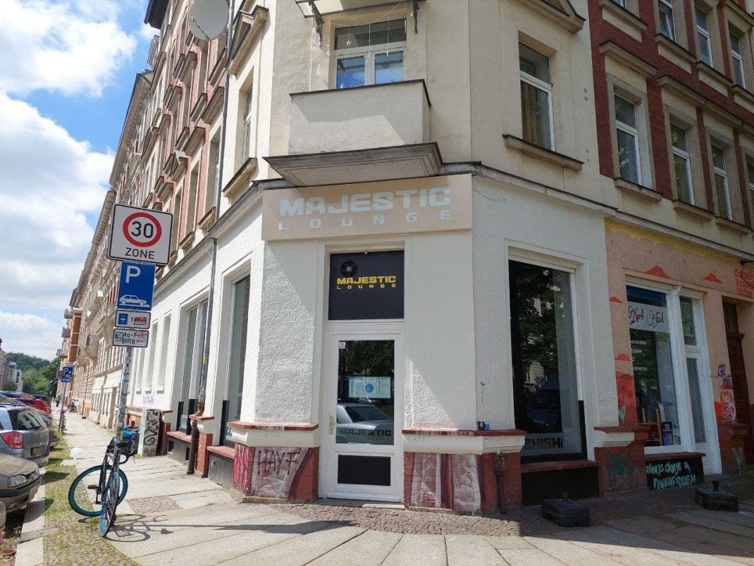 In dieser Shisha-Bar lieferten sich am 28. Mai 2021 rund 40 Personen während einer Kontrolle eine Prügelei mit der Polizei. Foto: LZ