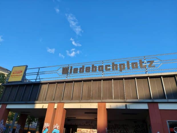 Feierabendsonne: Der Netto-Markt am Wiedebachplatz machte am Samstag dicht - das alte Gebäude wird abgerissen. Foto: LZ