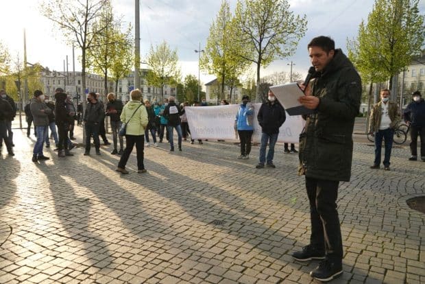 Volker am 3. Mai 2021 mit offen rechter Rhetorik und entsprechenden Ideen auf dem Richard-Wagner-Platz. Foto: LZ