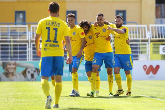 Fussball, Sachsenpokal, Saison 2020/ 2021, Halbfinale: 1. FC Lok Leipzig vs. SG Dynamo Dresden am 19.05.21 im Bruno-Plache-Stadion, Leipzig Probstheida. Im Bild: Torjubel Lok, 2-0 von Djamal ZIANE (13, Lok Leipzig/ 2.v.r.)