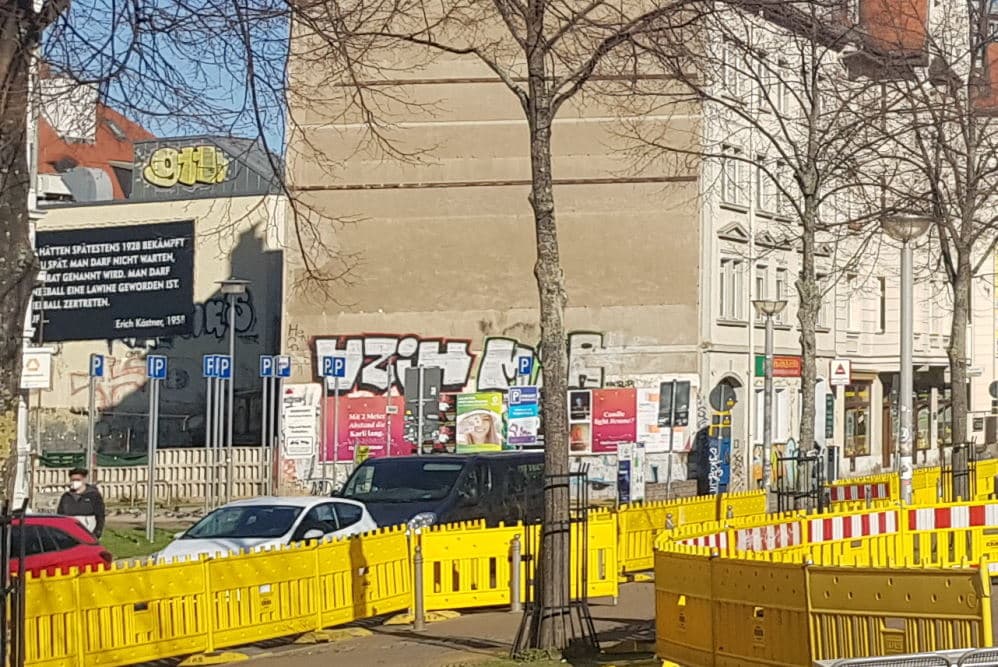 Der jetzt gesperrte Durchweg am Lindenauer Markt. Foto: Marko Hofmann