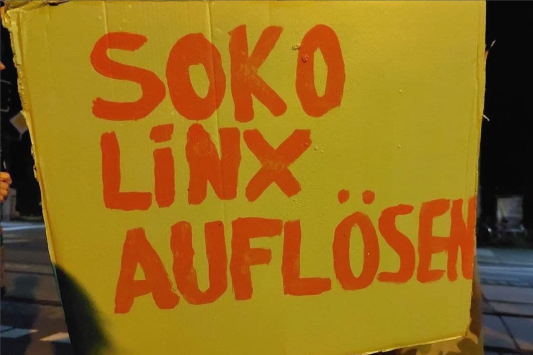 Am Ende des „Tag X+1“ dann doch noch eine Spontandemo vom Herderpark über die Karli und eine der Forderungen. Foto: LZ