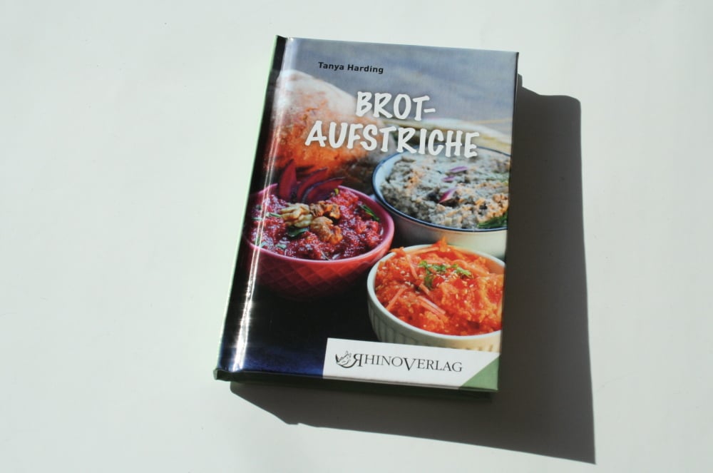 Tanya Harding: Britaufstriche. Foto: Ralf Julke