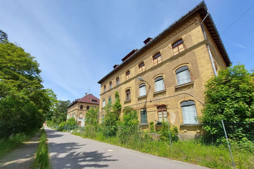 Im Gelände der einstigen Heilanstalt Dösen. Foto: L-IZ