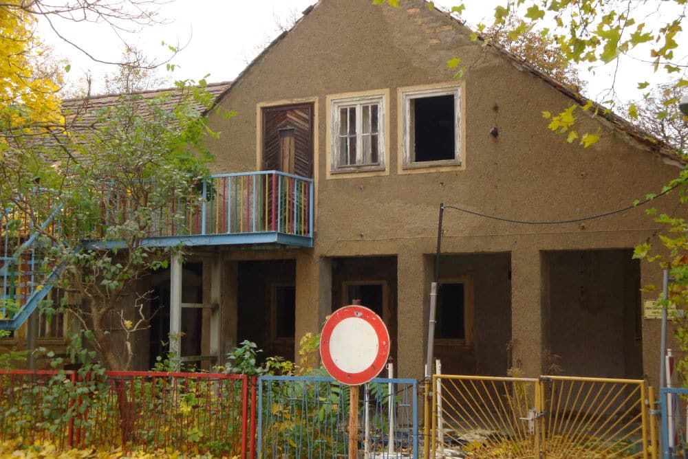 Die ehemalige Kita im Gelände hinter dem Volkshaus. Foto: Ralf Julke