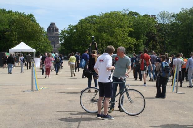 Endlich freie Fahrt über die neue Messebrücke. Foto: Ralf Julke