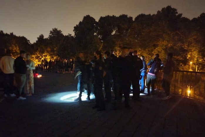 Polizeieinsatz auf der Sachsenbrücke am 26. / 27. Juni. Foto: LZ