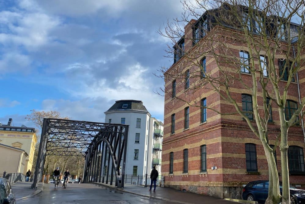 Start für die Slow Fashion Tour ist an der Könneritzbrücke. Foto: Eine Welt e.V. Leipzig
