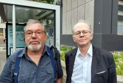 Frank Kimmerle (links), Ehrenvorsitzender und rechts Raimund Grafe, Vorsitzender des Erich-Zeigner-Haus e. V. Foto: Sabine Eicker