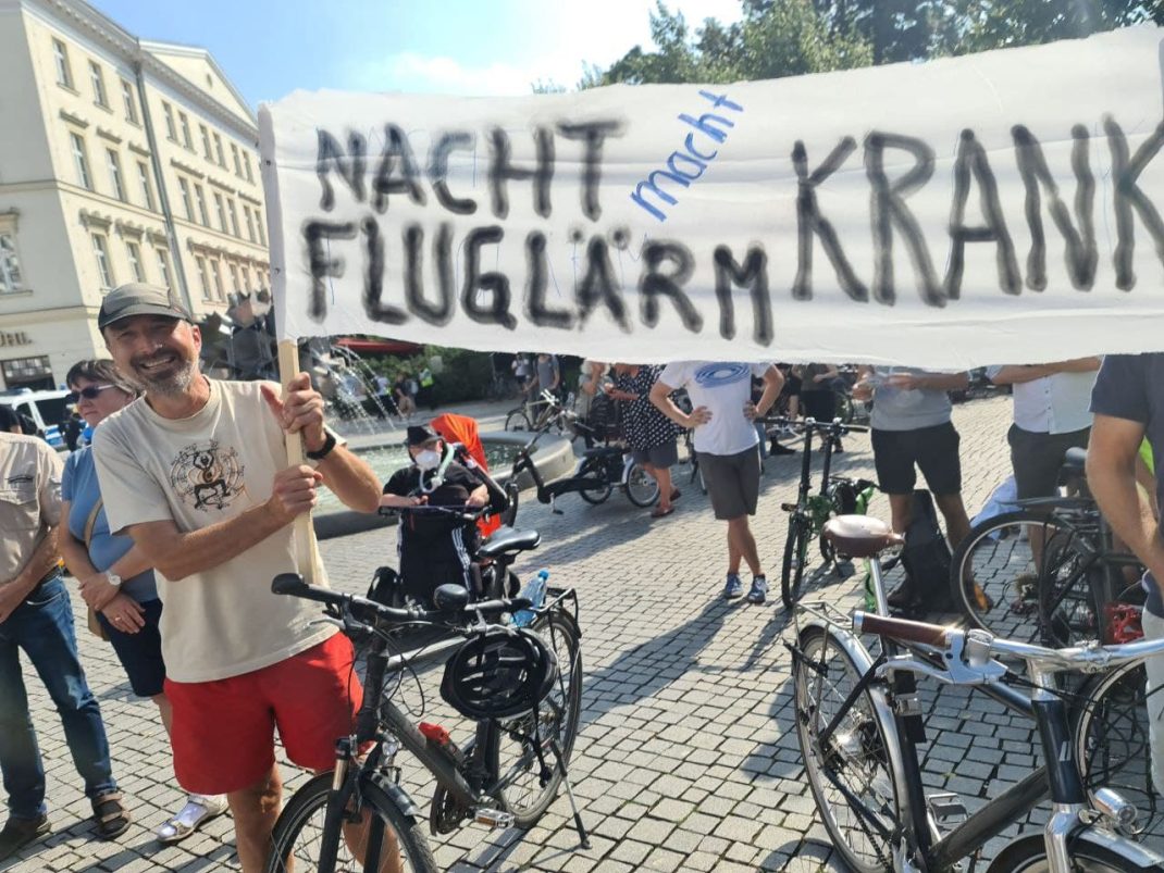 Demo gegebn den Flughafenausbau am 16. Juli. Foto: LZ