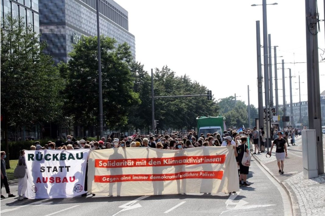 1.000 gegen den Ausbau des Flughafen Leipzig/Halle. Foto: LZ
