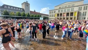 Hitze, CSD und ein Wasserbad auf dem Augustusplatz. Foto: LZ