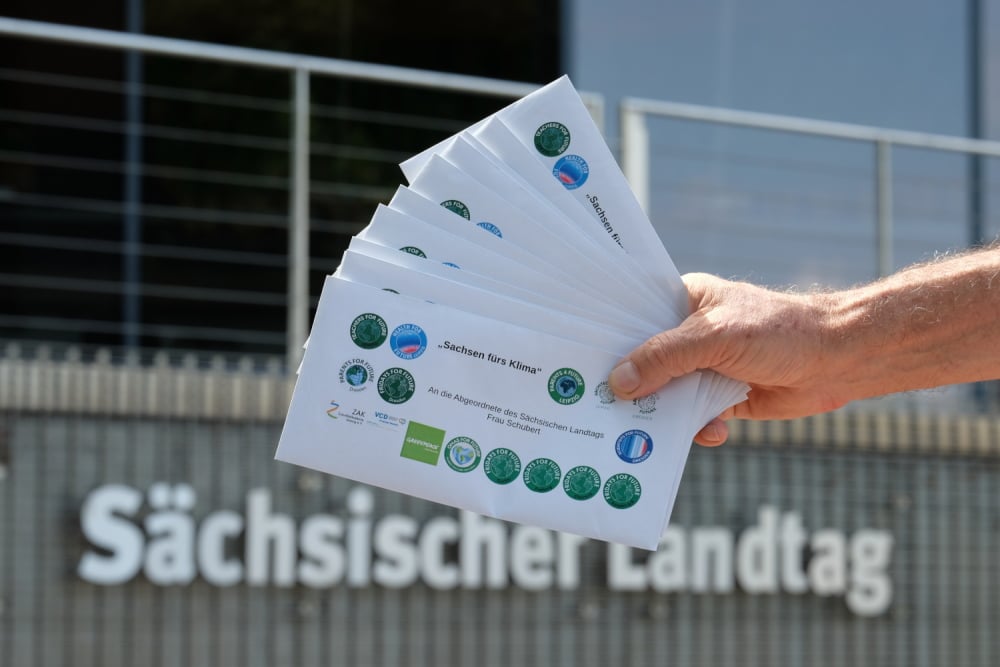 Briefe für die sächsischen Landtagsabgeordneten. Foto: Louise Hummel-Schröter