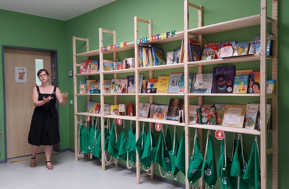 Katharina Subat stellt die Rucksack Bibliothek vor. Foto: LZ