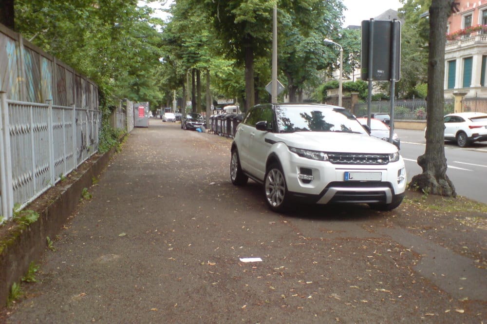 Gehwegparken in der Erich-Zeigner-Allee. Foto: privat