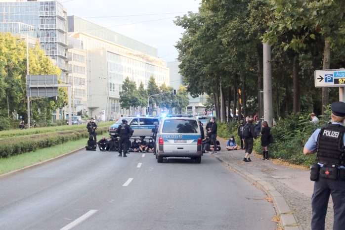 Die Blockade Nummer 2 auf dem Ring Richtung Gewandhaus. Foto: LZ