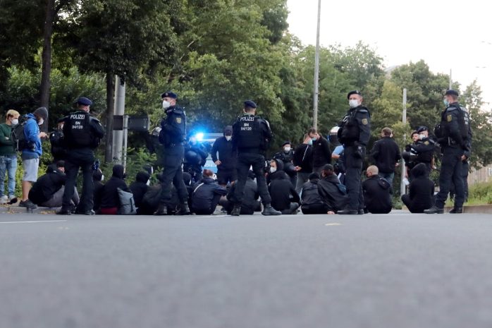 Eine Blockade -als Versammlung angemeldet - zwischen Hauptbahnhof und Gewandhaus auf dem Ring. Foto: LZ