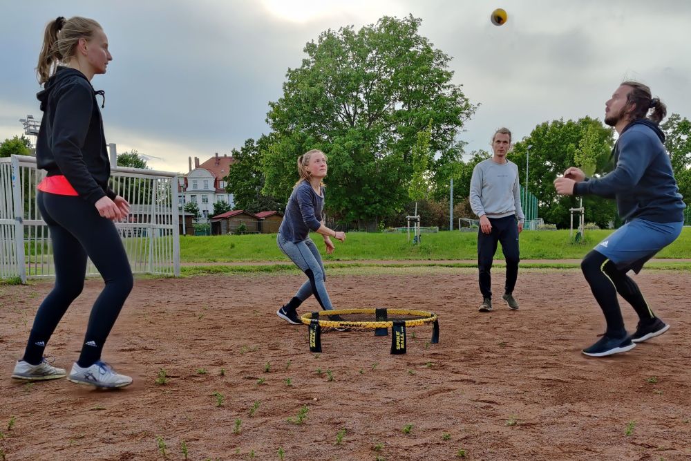 Roundnet-Training auf dem Charlottenhof des SV Lindenau 1848. Foto: Levke Boye