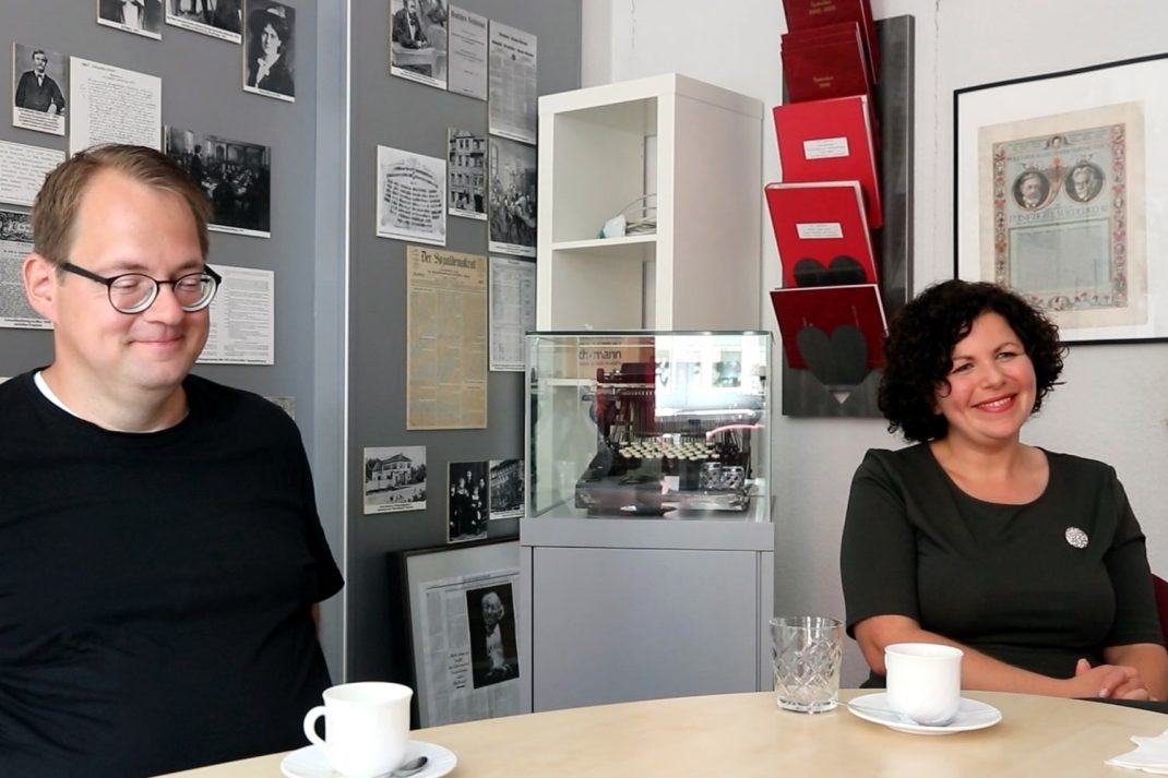 Sören Pellmann (Linke) und Fraktionschefin Amira Mohamed Ali (Linke, MdB) am 12. August im Karl-Liebknecht-Haus. Foto: LZ