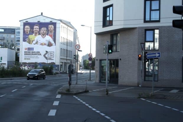 Kreuzung Berliner Straße / Kurt-Schumacher-Straße: Kein Radweg im „Hauptnetz Rad“. Foto: Ralf Julke