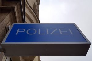 Die Leipziger Polizei warnt die Bürger/-innen vor möglichen Sprengstoffsätzen im Stadtgebiet. Foto: LZ