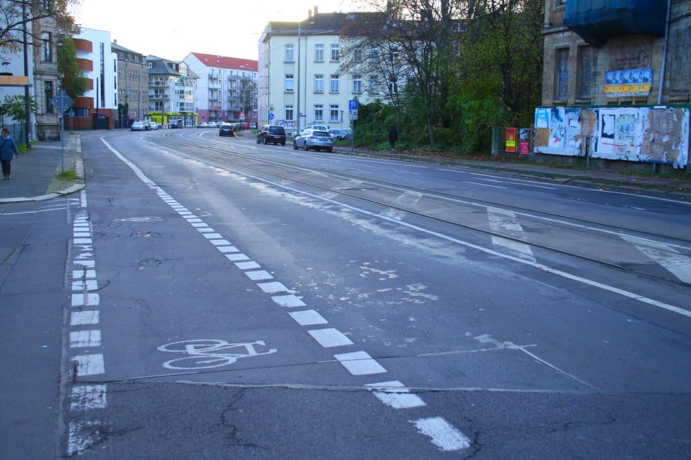 Blick auf das Grundstück von der Georg-Schumann-Straße aus. Foto: Ralf Julke